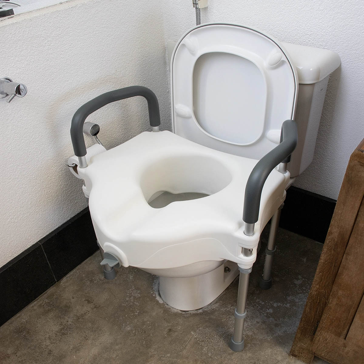 Assento Sanitario Elevado com Barras Laterais de Apoio Longevitech