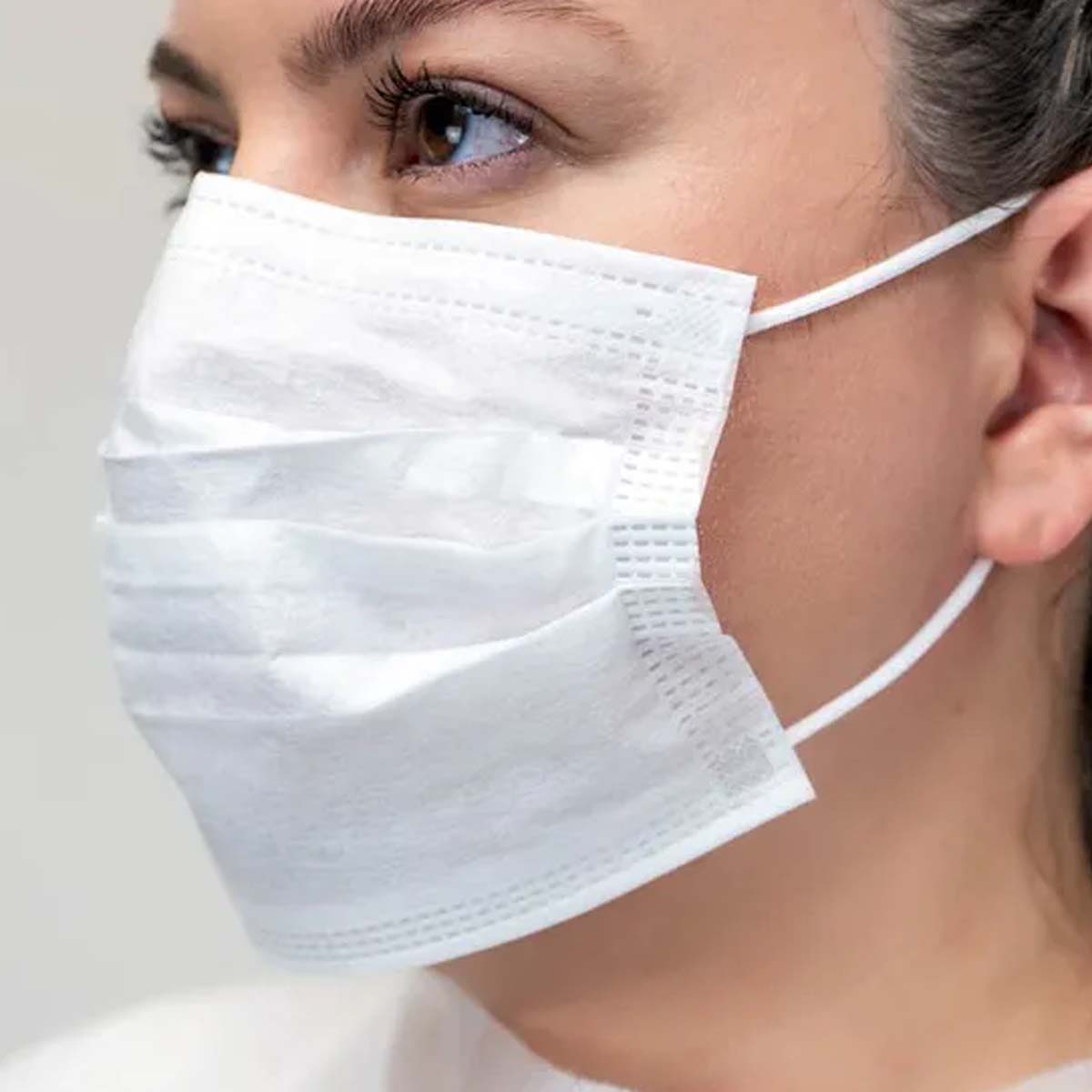 Máscara Descartável Tripla com Clipe Nasal e Elástico Branca Glomed 50und