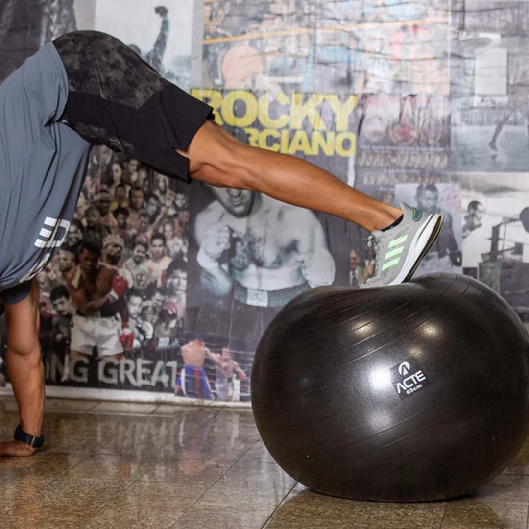 Bola de Pilates 65cm Gym Bal Preta C/ Bomba de Ar