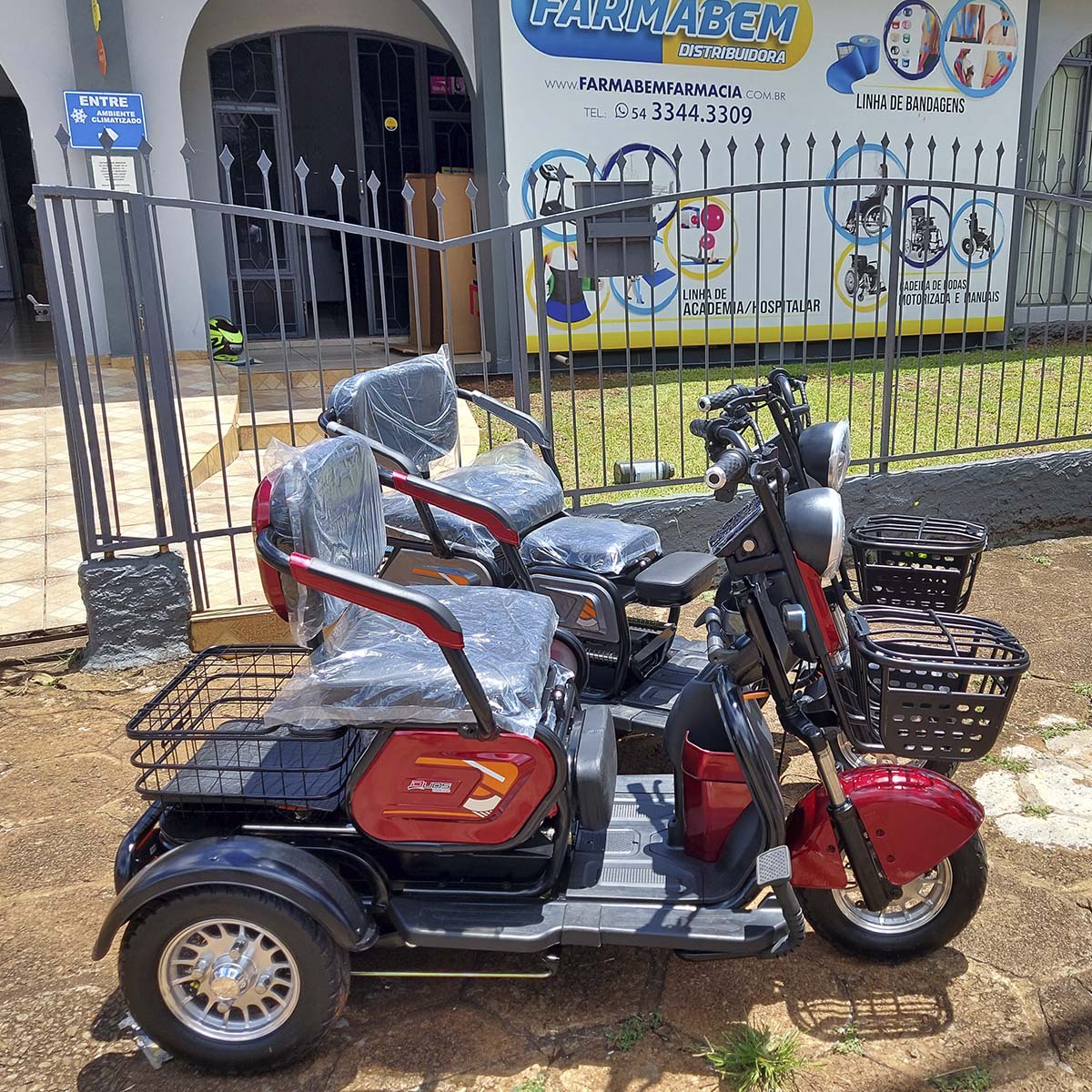 Triciclo Elétrico Duos Zube-350 500W Vermelho Três Assentos