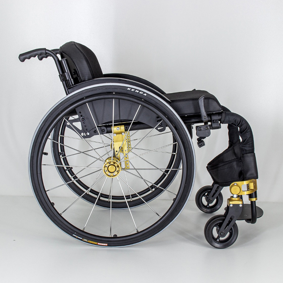 Cadeira de Rodas Monobloco MB4 Extreme 003 L42 P40 A45 Ortomobil Dourada
